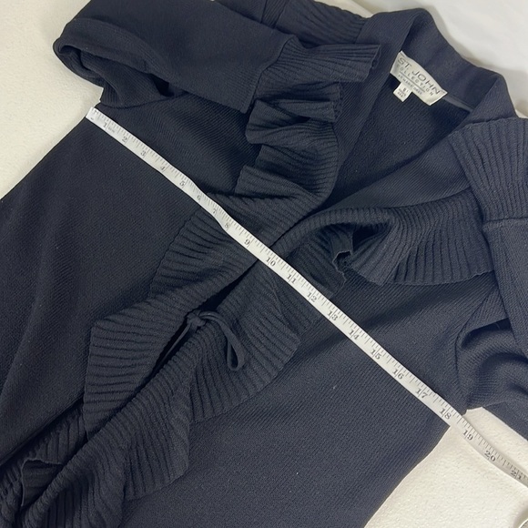 St. John Collection Sz 6 Long Ruffle Front Cardigan Black Santana Knit EUC - Picture 6 of 9